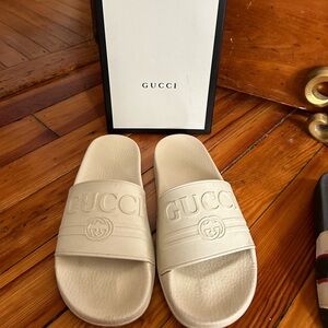 Gucci slides size 8